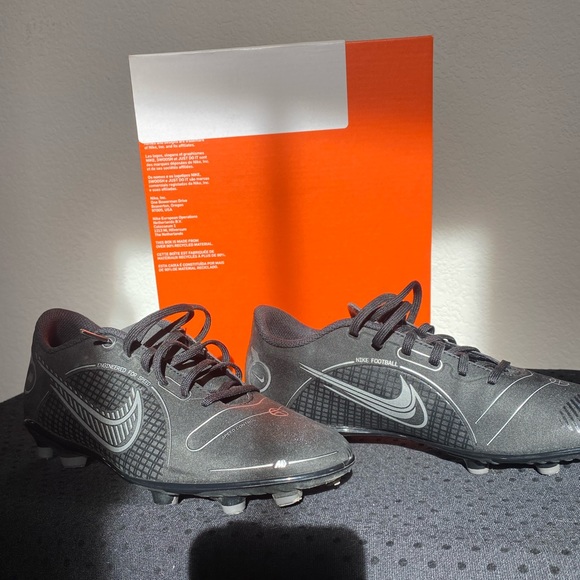 Nike Mercurial Vapor 14 Club FG/MG Size 5.5 kids Football Soccer Cleats - Picture 3 of 4